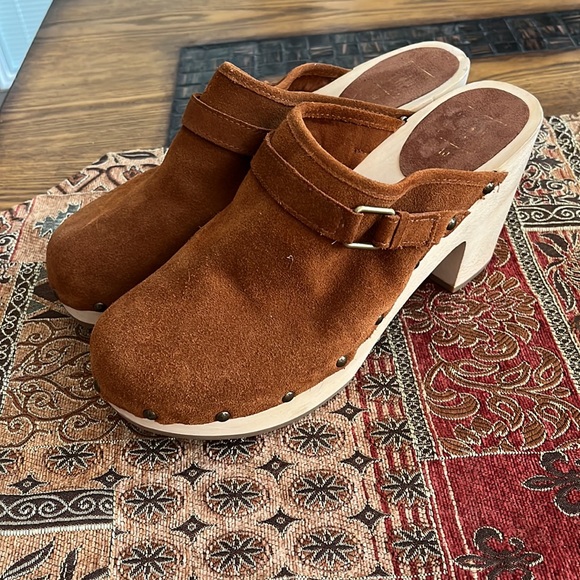 Gap suede studded wooden heel clogs size 10 - Picture 2 of 8